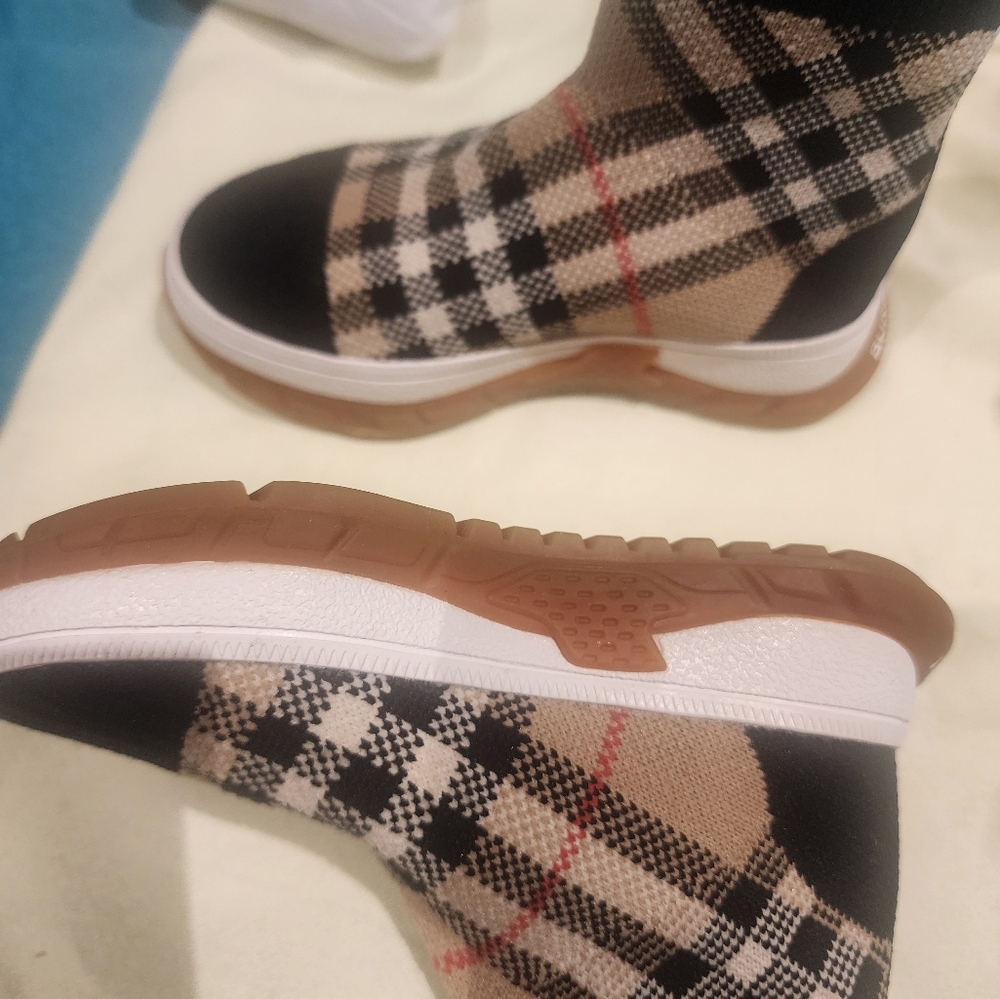 Burberry sneakers sock for toddler girl. - Picture 6 of 13